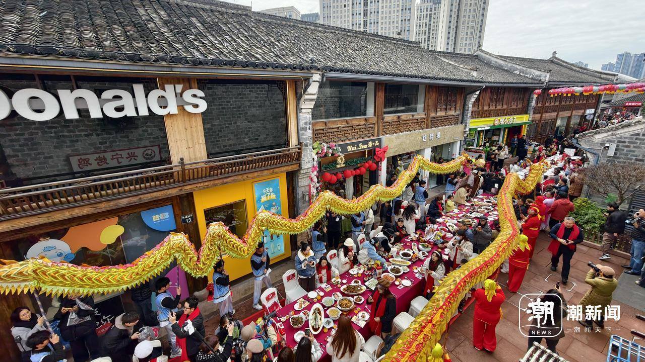 宁波：长桌宴开席