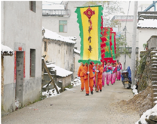 800多年前 淳安民间就开始撑着竹子跳广场舞