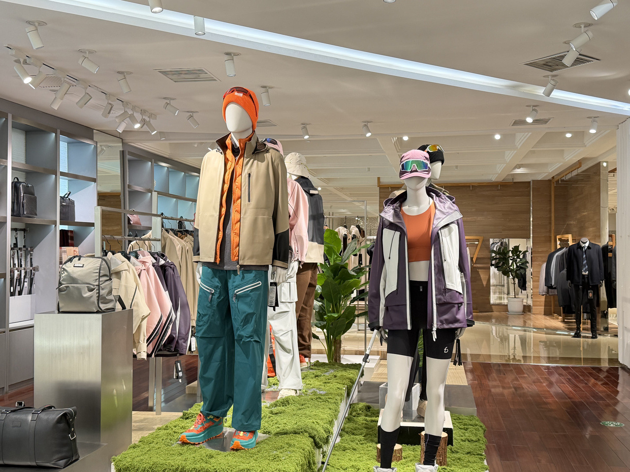 海宁时尚“春潮”涌动：传统产业抢滩春装新赛道