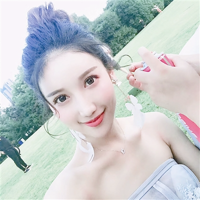 杭州国际电子商务博览会开展 30位美女网红现场直播