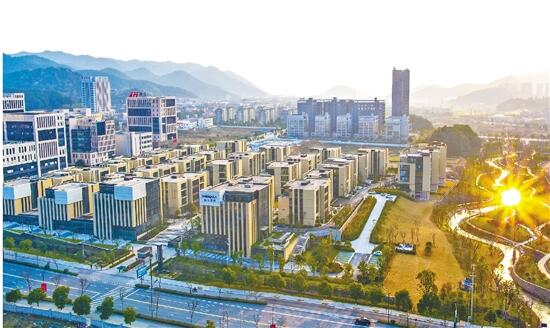 富阳：打好产业转型硬仗 再现富春山居图景——浙江在线